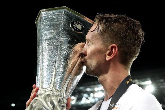 弗格34分辽宁大胜首钢 王哲林24分上海胜宁波